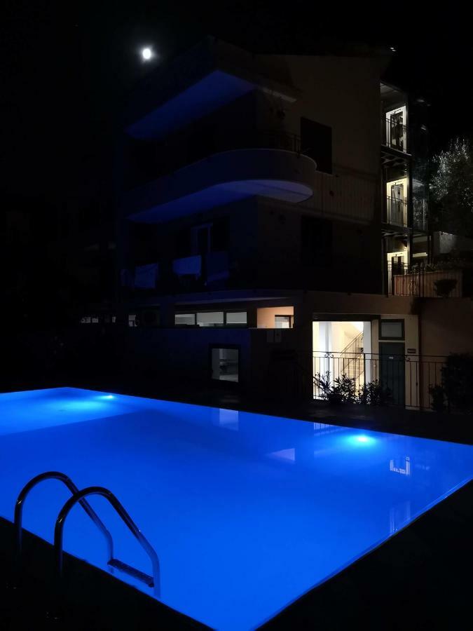 Villa Santa Barbara تْشيفالو المظهر الخارجي الصورة